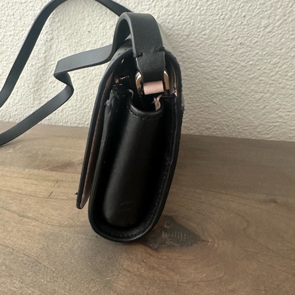Black Kate Spade crossbody with removable strap - Picture 3 of 3